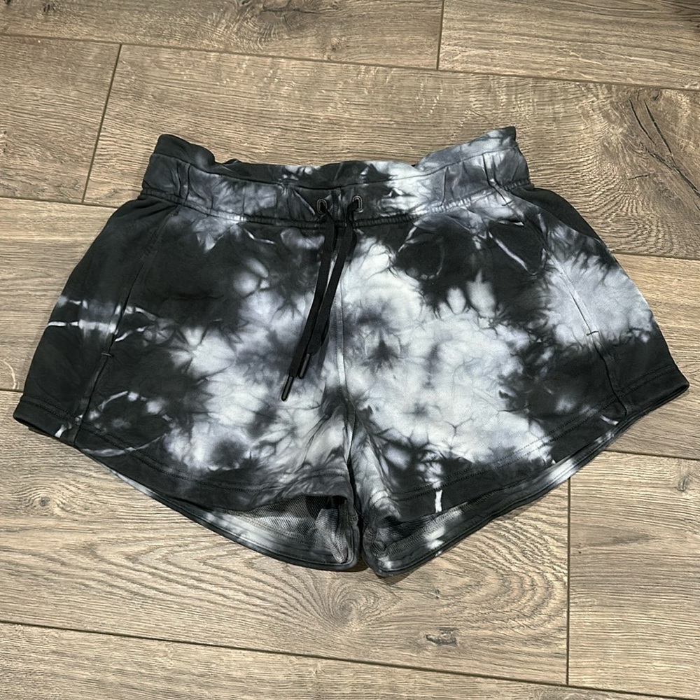 Lululemon Inner Glow Short 3" *Earth Dye
Earth Dye Stone